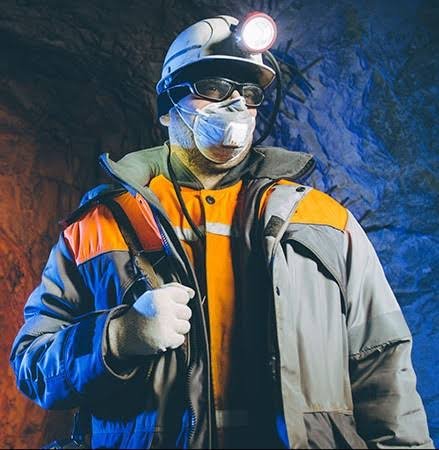 Egresado de LinguaSur trabajando en el sector minero